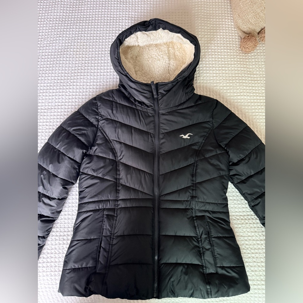 Hollister Black Puffer Jacket with Cream Lining